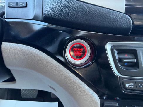 Used 2016 Honda Pilot Touring image 32