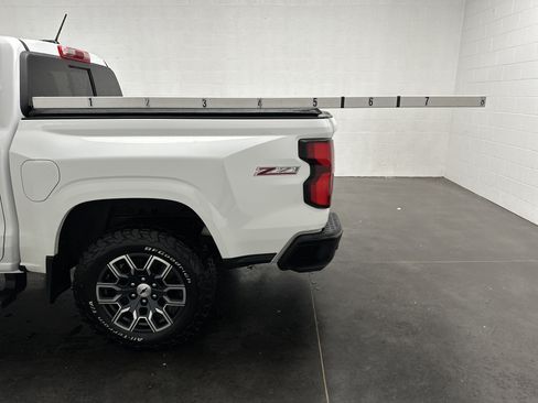 Used 2025 Chevrolet Colorado Z71 AWD/4WD image 7