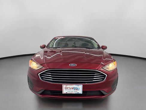 Used 2019 Ford Fusion SE image 2
