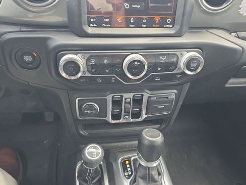 Used 2023 Jeep Wrangler Unlimited Sahara w/ LED Lighting Group AWD/4WD image 16