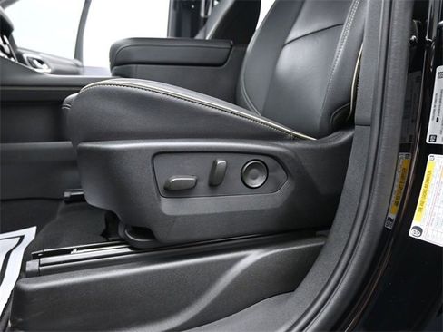 Used 2024 Chevrolet Suburban Premier w/ Advanced Technology Package image 10