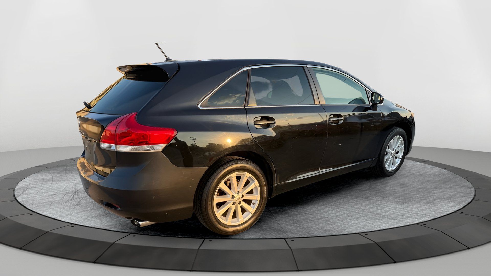 Used 2011 Toyota Venza w/ Leather Pkg FWD image 4