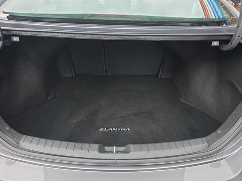 Used 2018 Hyundai Elantra Value Edition w/ Winter Weather Package image 22