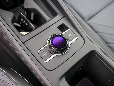 Used 2025 Volkswagen Tiguan SE image 20