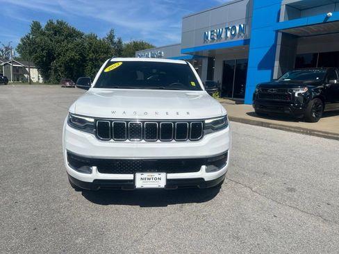 Used 2023 Jeep Wagoneer 4WD w/ Premium Group I image 2