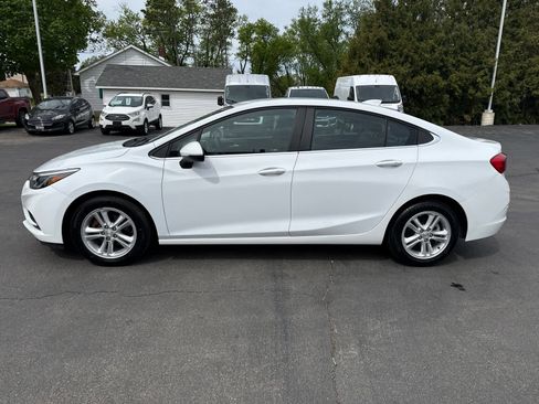 Used 2017 Chevrolet Cruze LT w/ Convenience Package FWD image 6