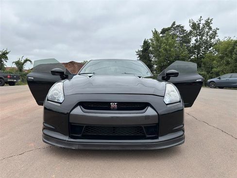 Used 2010 Nissan GT-R Premium image 11