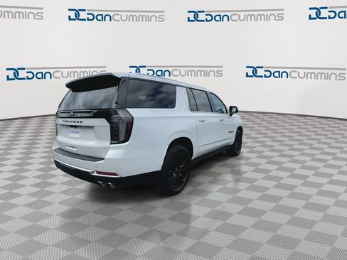 Used 2025 Chevrolet Suburban High Country AWD/4WD image 8