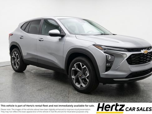 Used 2025 Chevrolet Trax LT FWD image 1