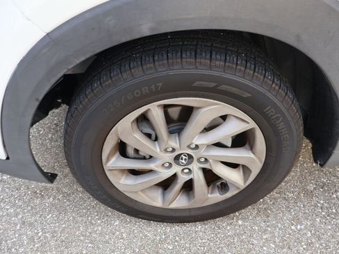 Used 2016 Hyundai Tucson SE w/ Option Group 02 FWD image 4