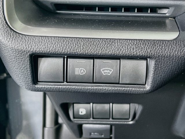 Used 2023 Toyota Prius LE AWD/4WD image 11