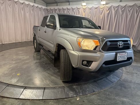 Used 2015 Toyota Tacoma 4x4 Double Cab image 3
