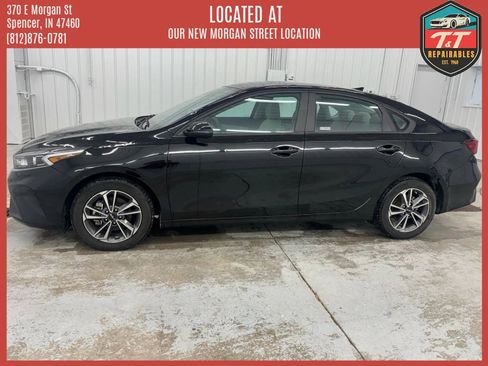 Used 2023 Kia Forte LXS w/ LXS Technology Package FWD image 2