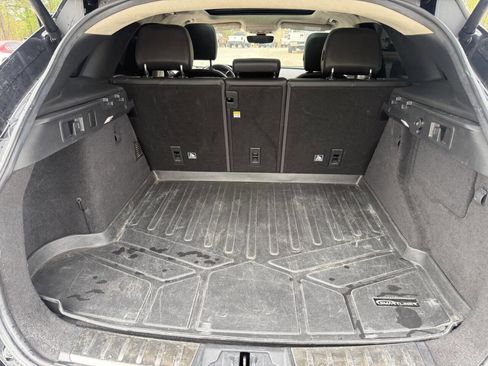 Used 2019 Jaguar F-PACE Premium image 24