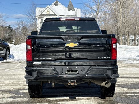 Used 2025 Chevrolet Silverado 2500 Custom w/ Custom Value Package image 9