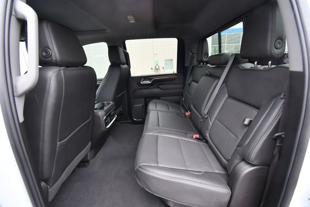 Used 2024 GMC Sierra 3500 Denali w/ Technology Package AWD/4WD image 17
