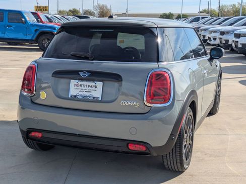 Used 2023 MINI Cooper SE image 3