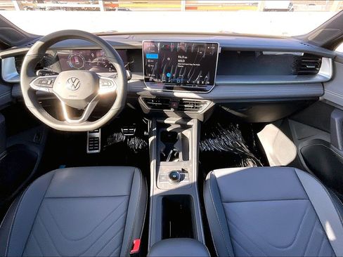 New 2026 Volkswagen Tiguan SE R-Line FWD image 4