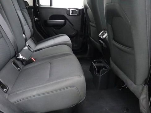 Used 2021 Jeep Gladiator Willys image 31