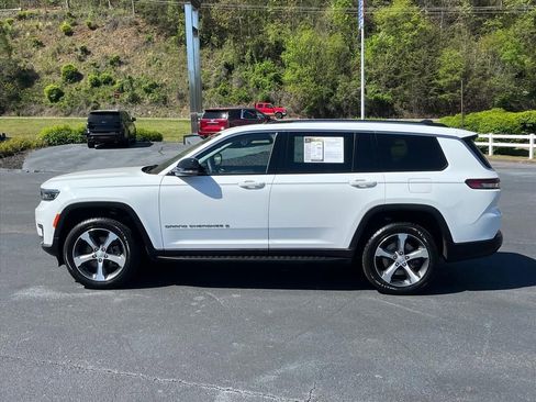 Used 2023 Jeep Grand Cherokee L Limited w/ Luxury Tech Group II image 2