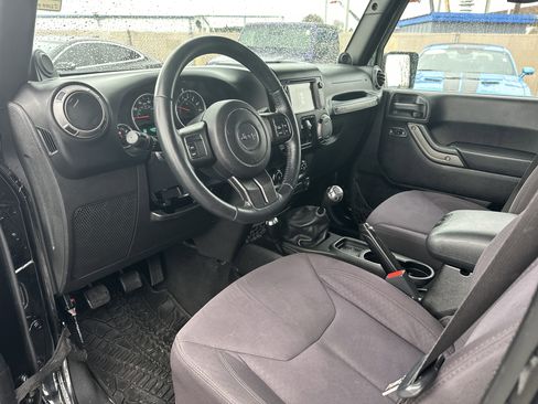 Used 2013 Jeep Wrangler Unlimited Sport image 9