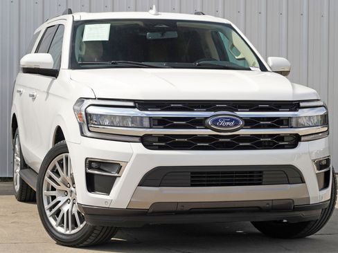 Used 2024 Ford Expedition Limited image 4