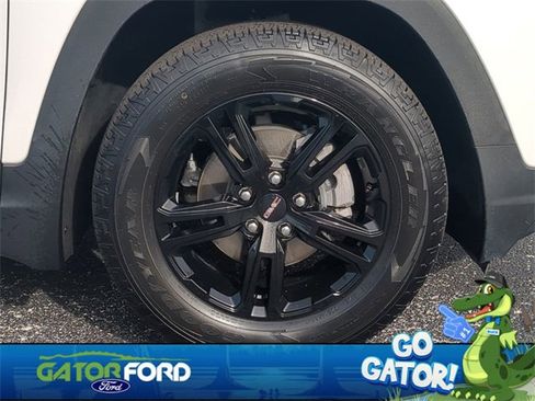 Used 2022 GMC Terrain AT4 w/ Infotainment Package II image 11