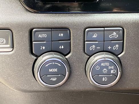 Used 2024 Chevrolet Silverado 1500 High Country w/ High Country Premium Package AWD/4WD image 19