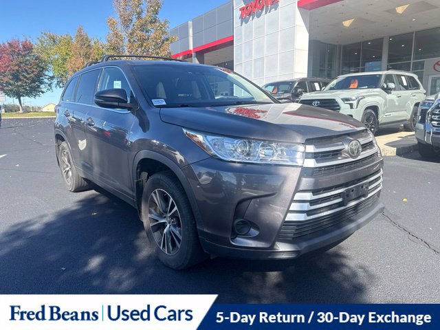 Used 2017 Toyota Highlander LE AWD/4WD image 1