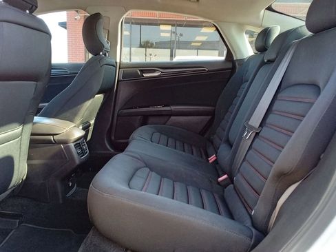 Used 2016 Ford Fusion SE image 19