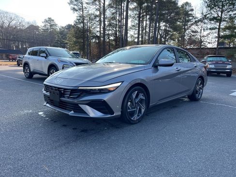 Certified 2025 Hyundai Elantra SEL w/ Cargo Package image 2