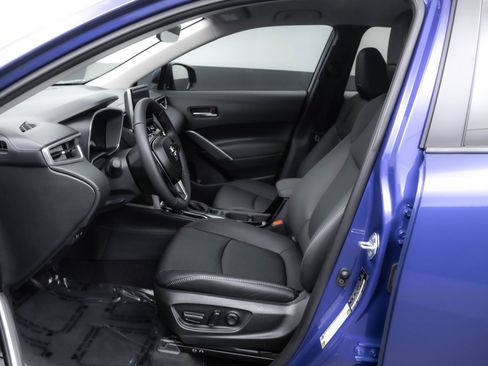 Used 2024 Toyota Corolla Cross XLE image 5