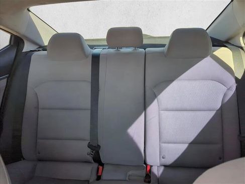 Used 2017 Hyundai Elantra SE image 21