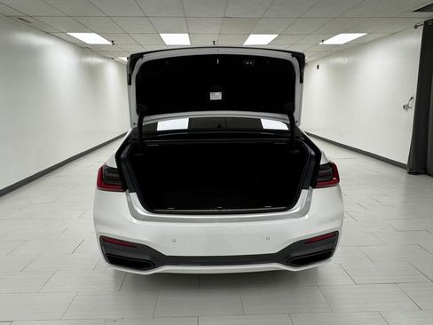 Used 2022 BMW 750i xDrive w/ Autobahn Package image 33