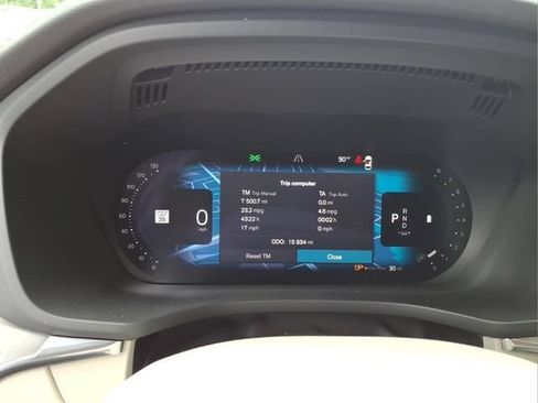 Used 2025 Volvo XC60 B5 Core w/ Protection Package Premier AWD/4WD image 23