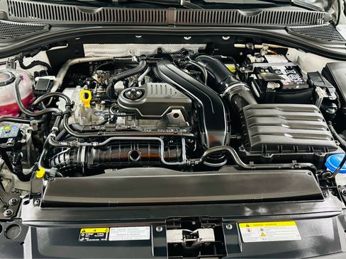 Used 2025 Volkswagen Jetta SE w/ Sunroof Package image 27