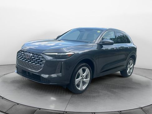 Certified 2025 Audi Q5 Premium Plus AWD/4WD image 3