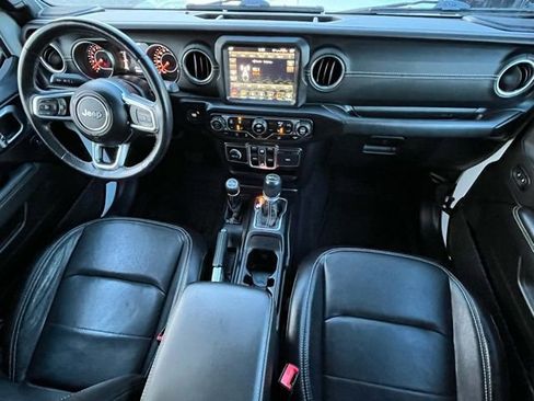 Used 2020 Jeep Wrangler Unlimited Sahara image 32