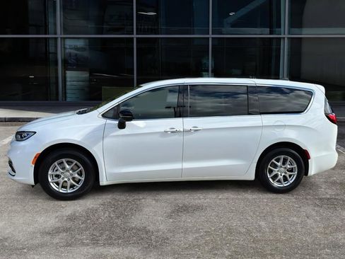 New 2026 Chrysler Pacifica Select FWD image 4