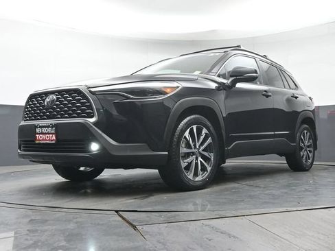 Certified 2022 Toyota Corolla Cross XLE w/ Black Badges Package (TMS) AWD/4WD image 30