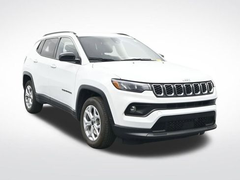 Used 2025 Jeep Compass Latitude AWD/4WD image 3