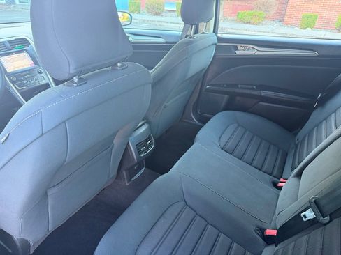 Used 2019 Ford Fusion SE FWD image 13