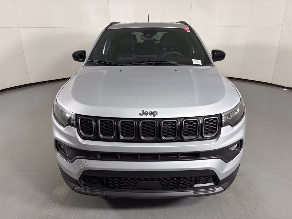 Used 2025 Jeep Compass Latitude w/ Convenience Group AWD/4WD image 3