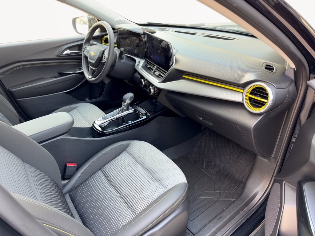 Certified 2024 Chevrolet Trax LT FWD image 30