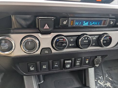 Used 2018 Toyota Tacoma Limited image 21