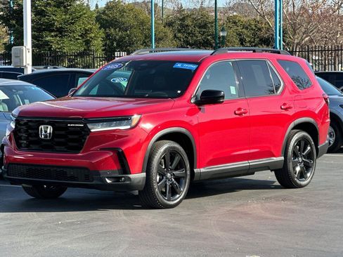 Used 2025 Honda Pilot Black Edition image 7