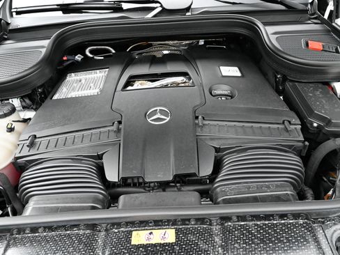 Used 2025 Mercedes-Benz GLS 580 4MATIC image 63