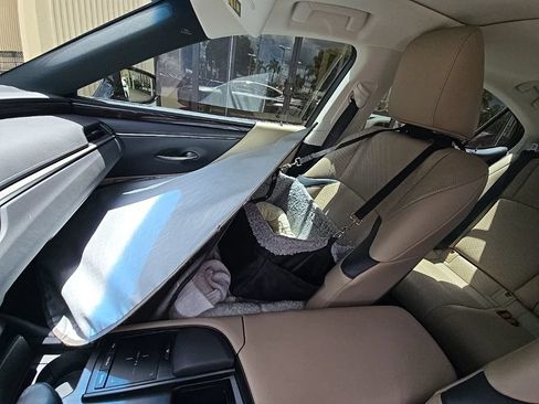 Used 2019 Lexus ES 350 w/ Premium Package FWD image 18