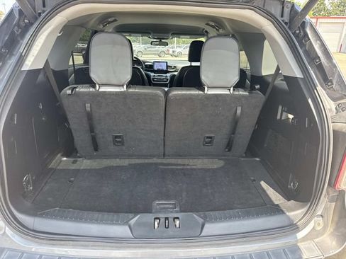 Used 2021 Ford Explorer XLT w/ Equipment Group 202A RWD image 12