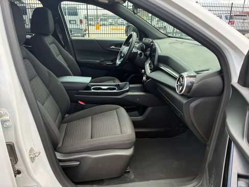 Used 2025 Chevrolet Equinox LT FWD image 35